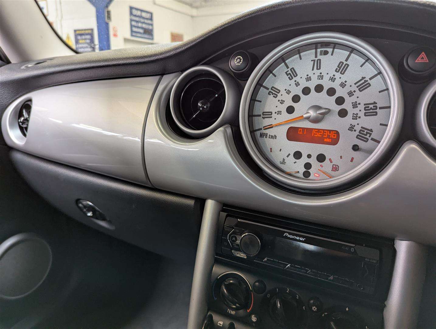 <p>2004 MINI MINI COOPER</p>