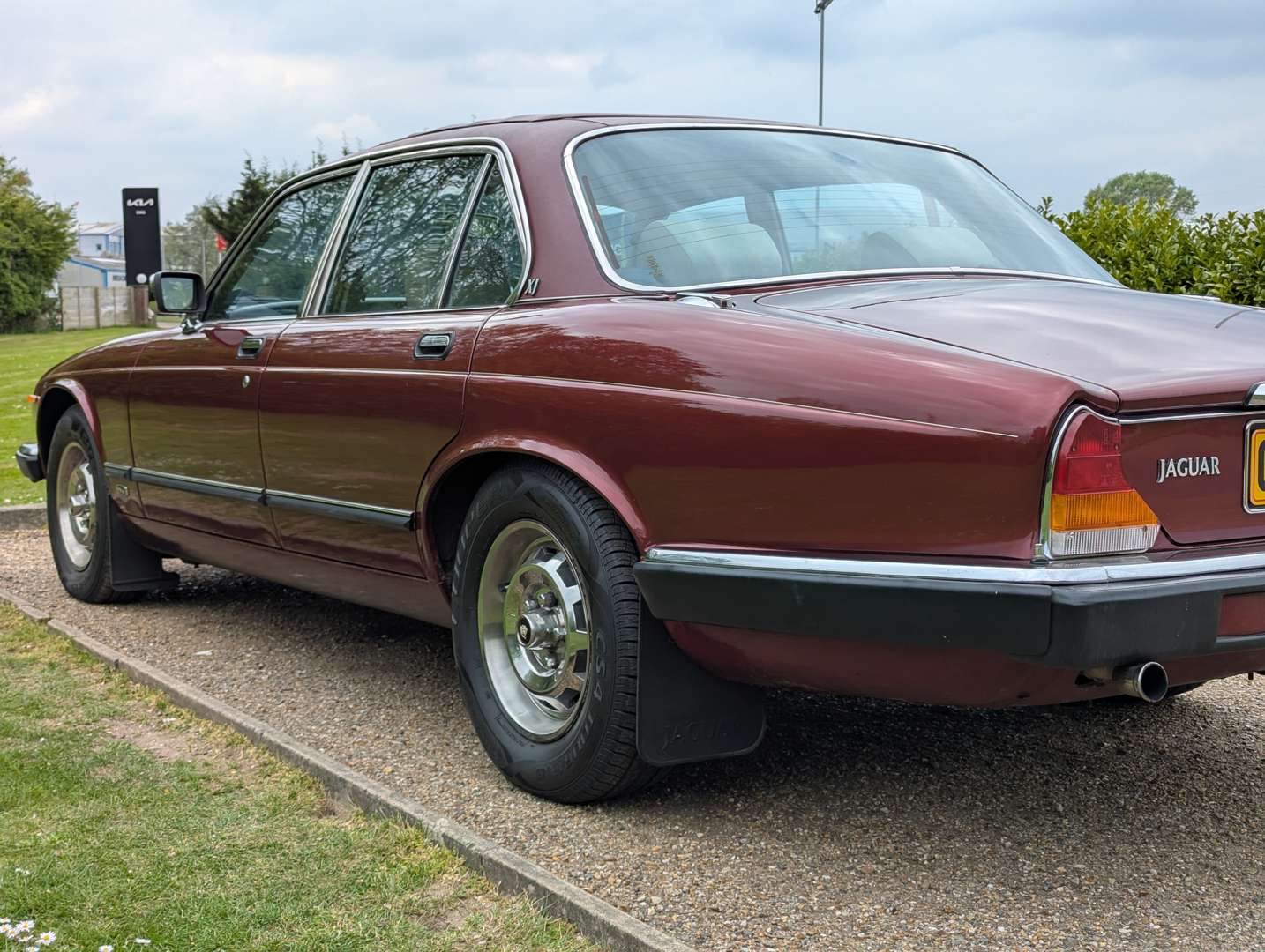 <p>1986 JAGUAR XJ6 3.4 AUTO SERIES III</p>
