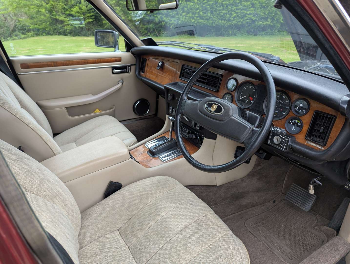 <p>1986 JAGUAR XJ6 3.4 AUTO SERIES III</p>