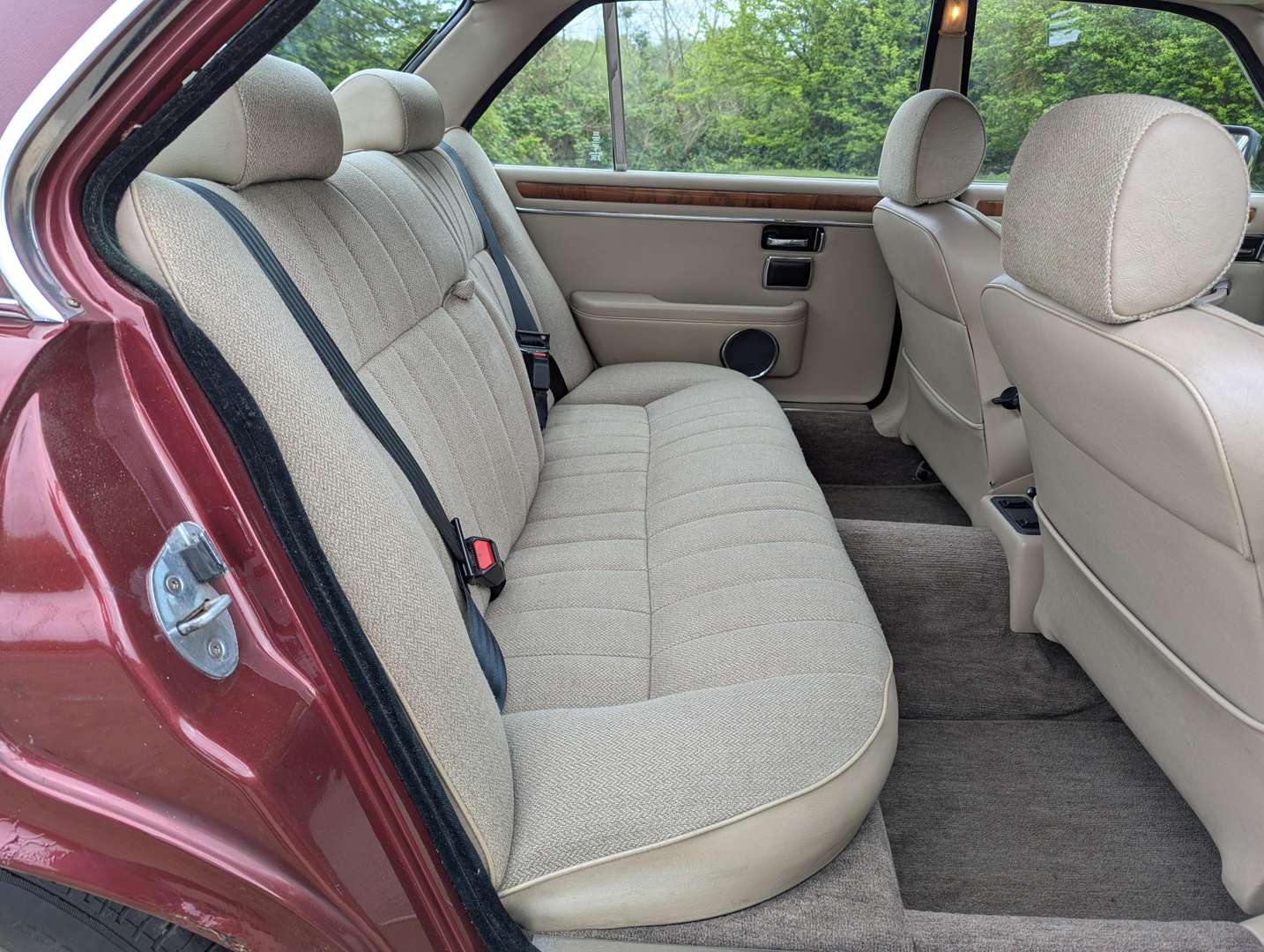 <p>1986 JAGUAR XJ6 3.4 AUTO SERIES III</p>