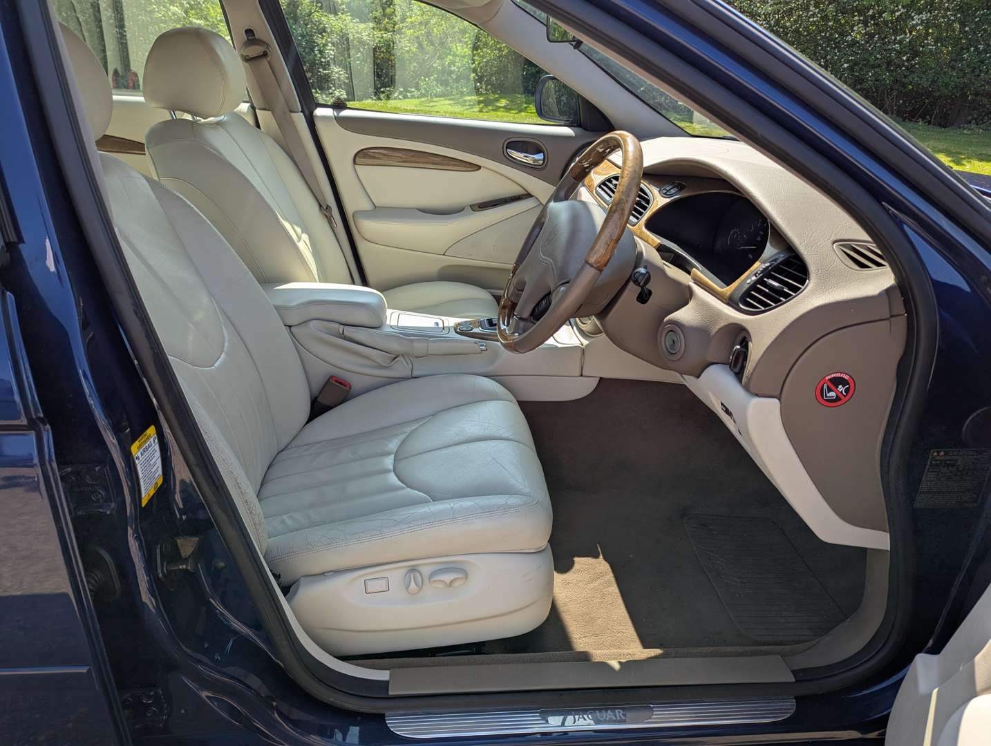 <p>2000 JAGUAR S-TYPE 3.0 SE AUTO</p>
