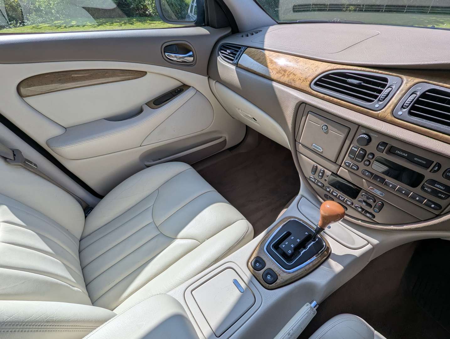 <p>2000 JAGUAR S-TYPE 3.0 SE AUTO</p>
