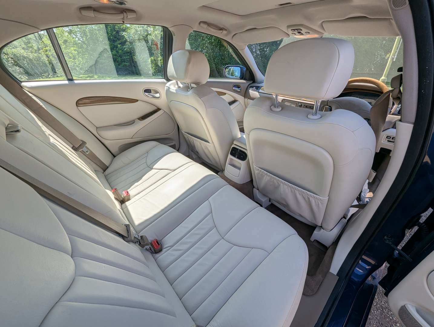 <p>2000 JAGUAR S-TYPE 3.0 SE AUTO</p>