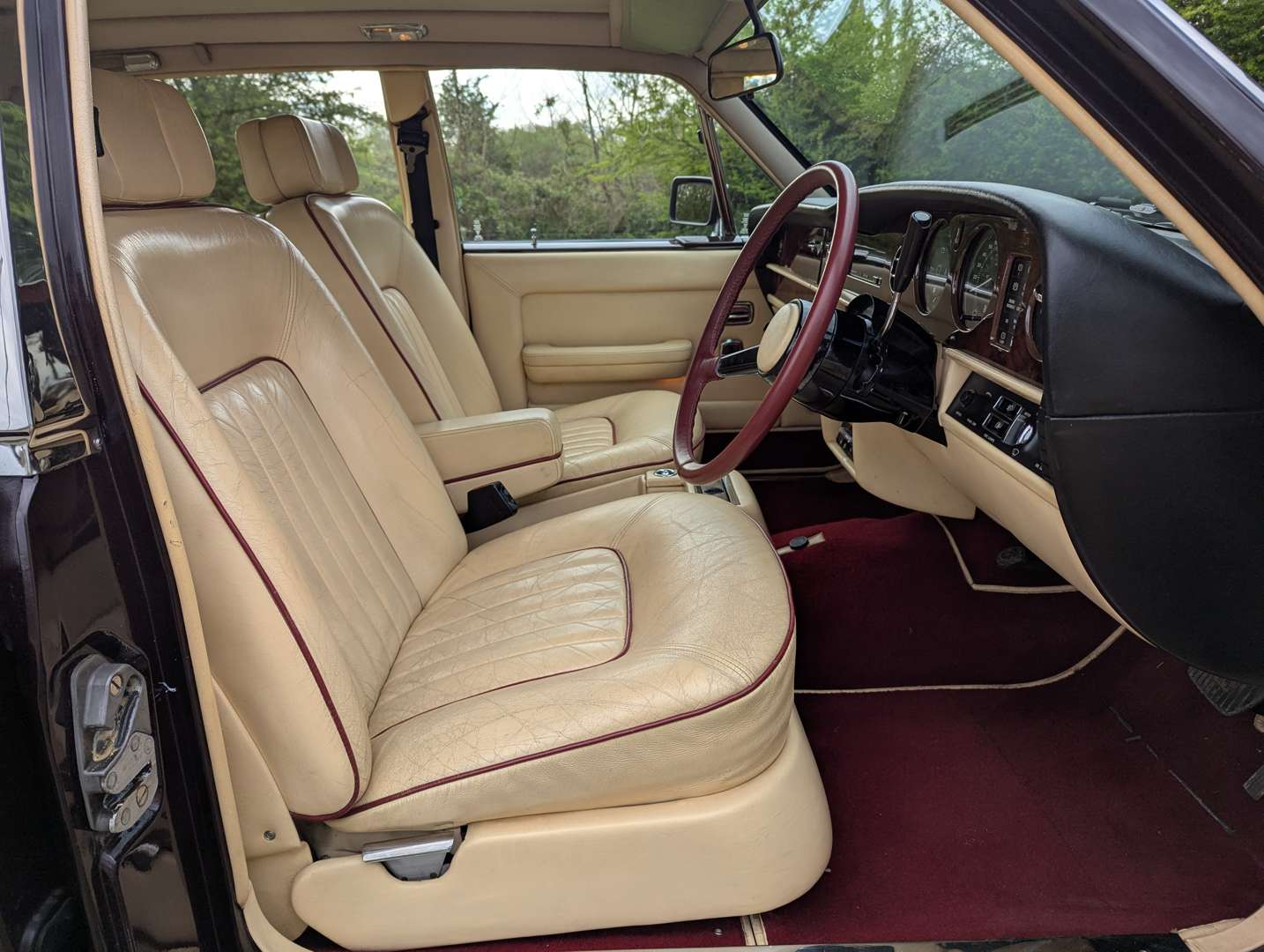 <p>1981 ROLLS ROYCE SILVER SPIRIT</p>