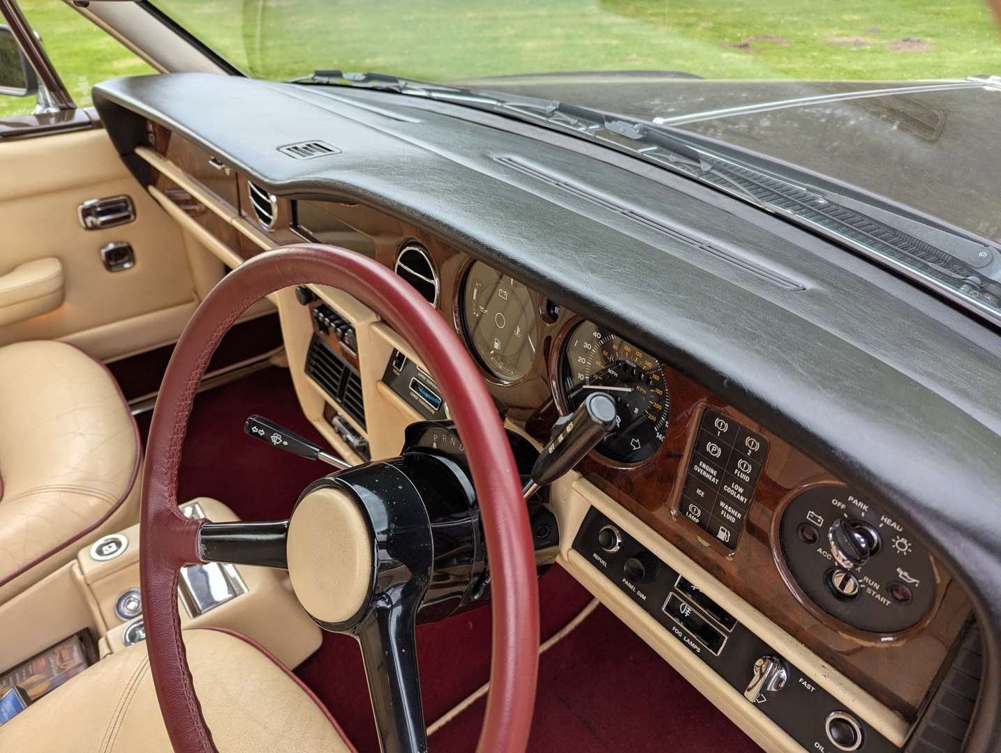 <p>1981 ROLLS ROYCE SILVER SPIRIT</p>