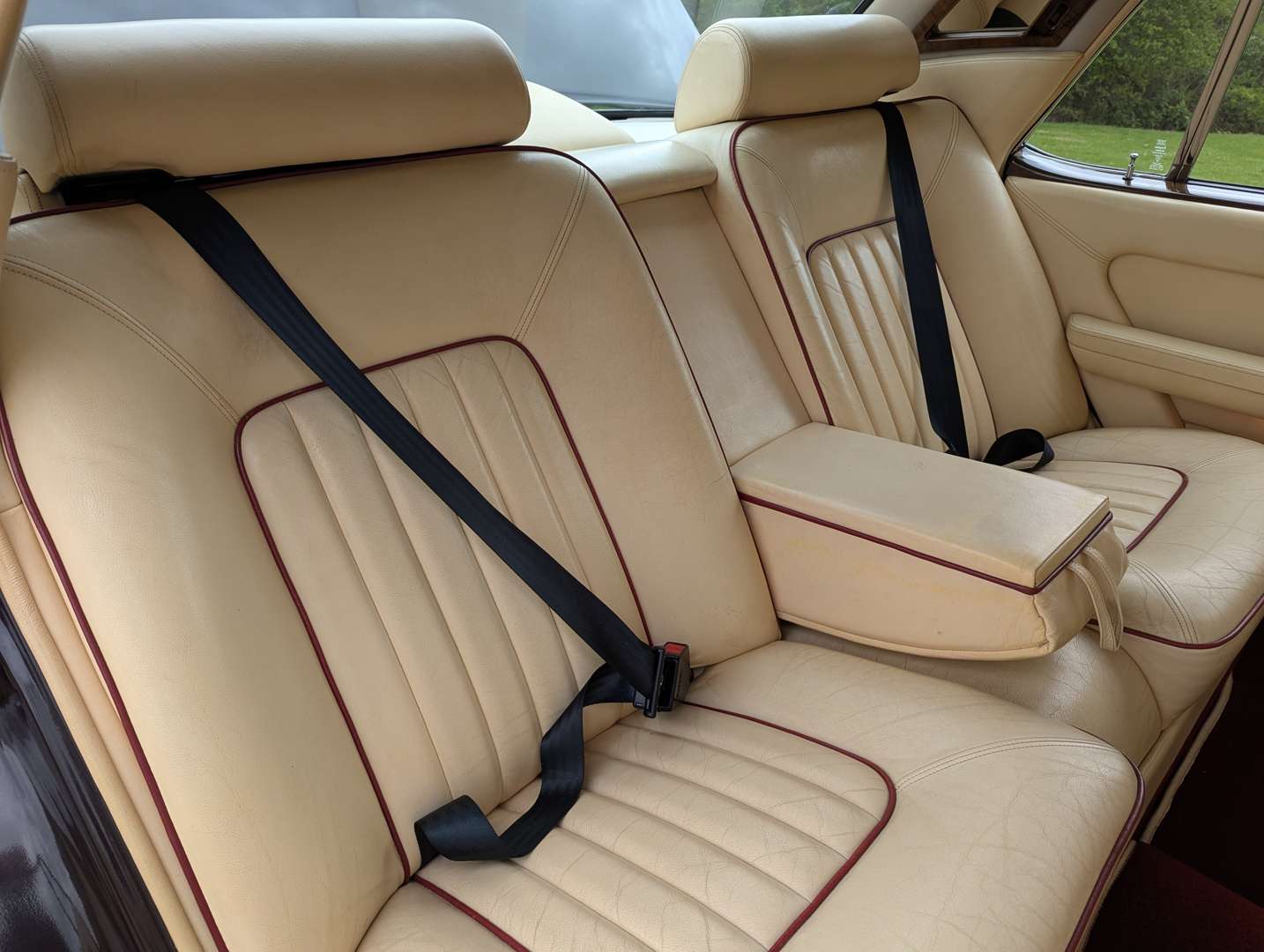 <p>1981 ROLLS ROYCE SILVER SPIRIT</p>
