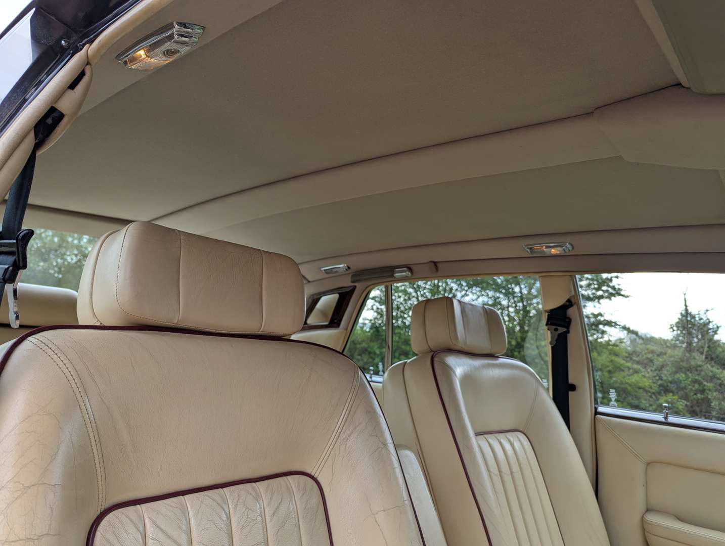<p>1981 ROLLS ROYCE SILVER SPIRIT</p>