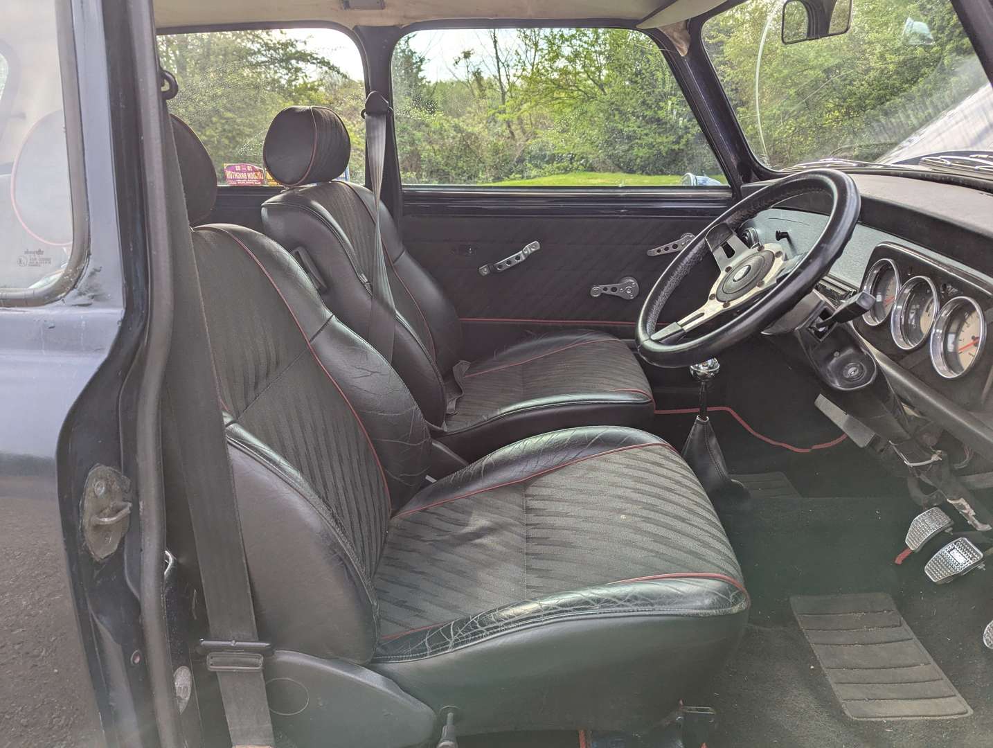 <p>1986 AUSTIN MINI 1000 CITY E</p>
