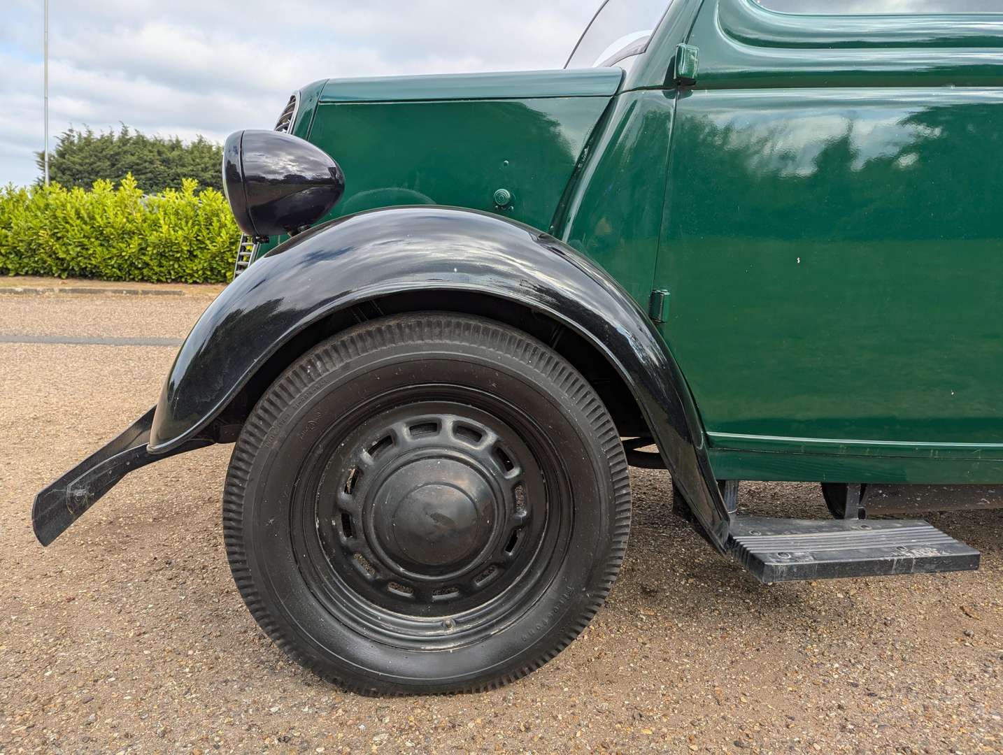 <p>1952 FORDSON E83W VAN</p>