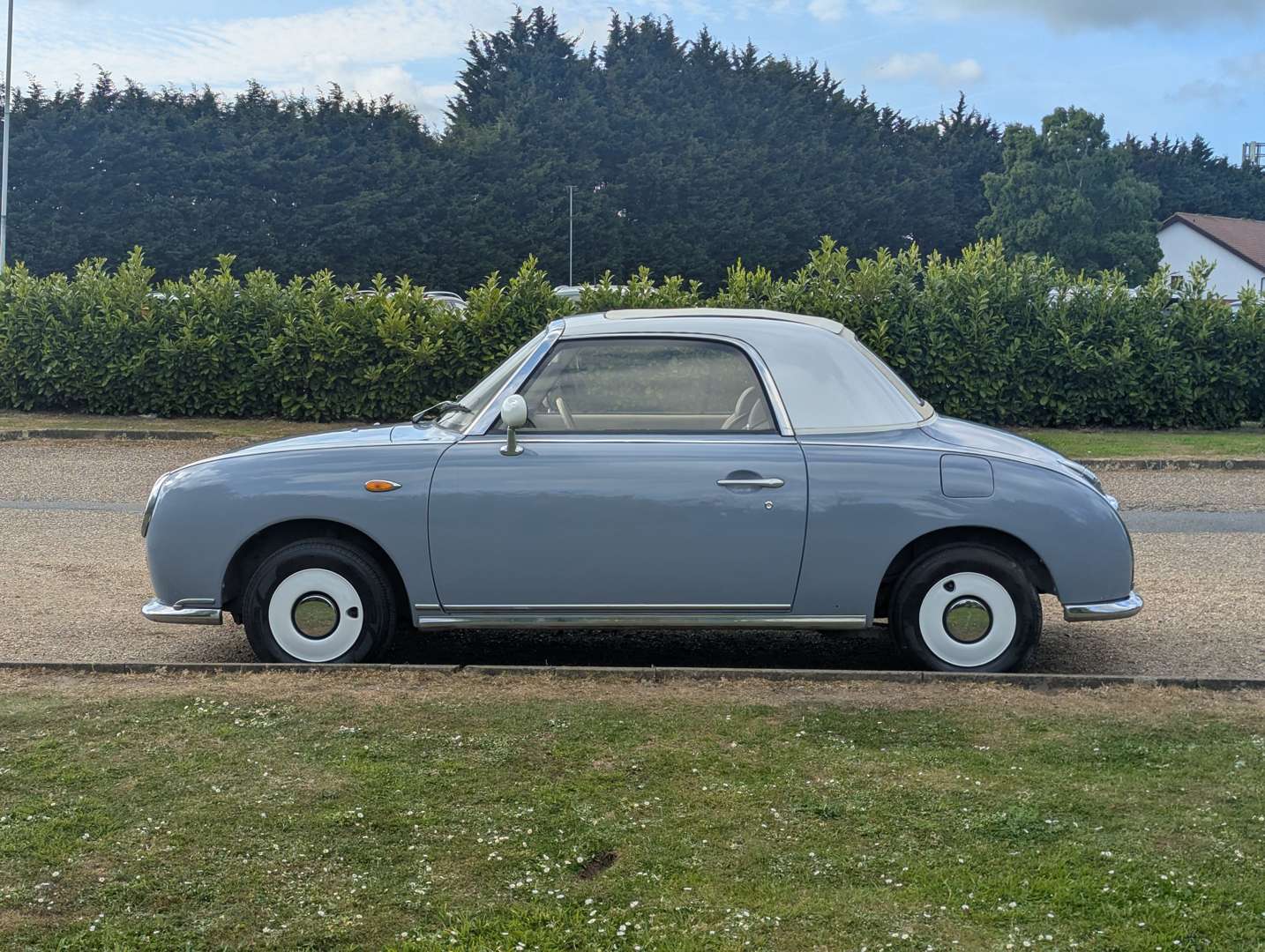 <p>1991 NISSAN FIGARO</p>