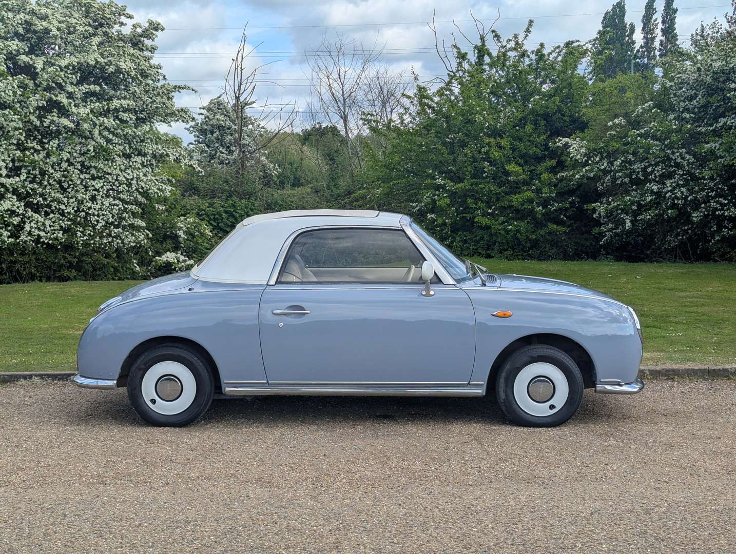 <p>1991 NISSAN FIGARO</p>