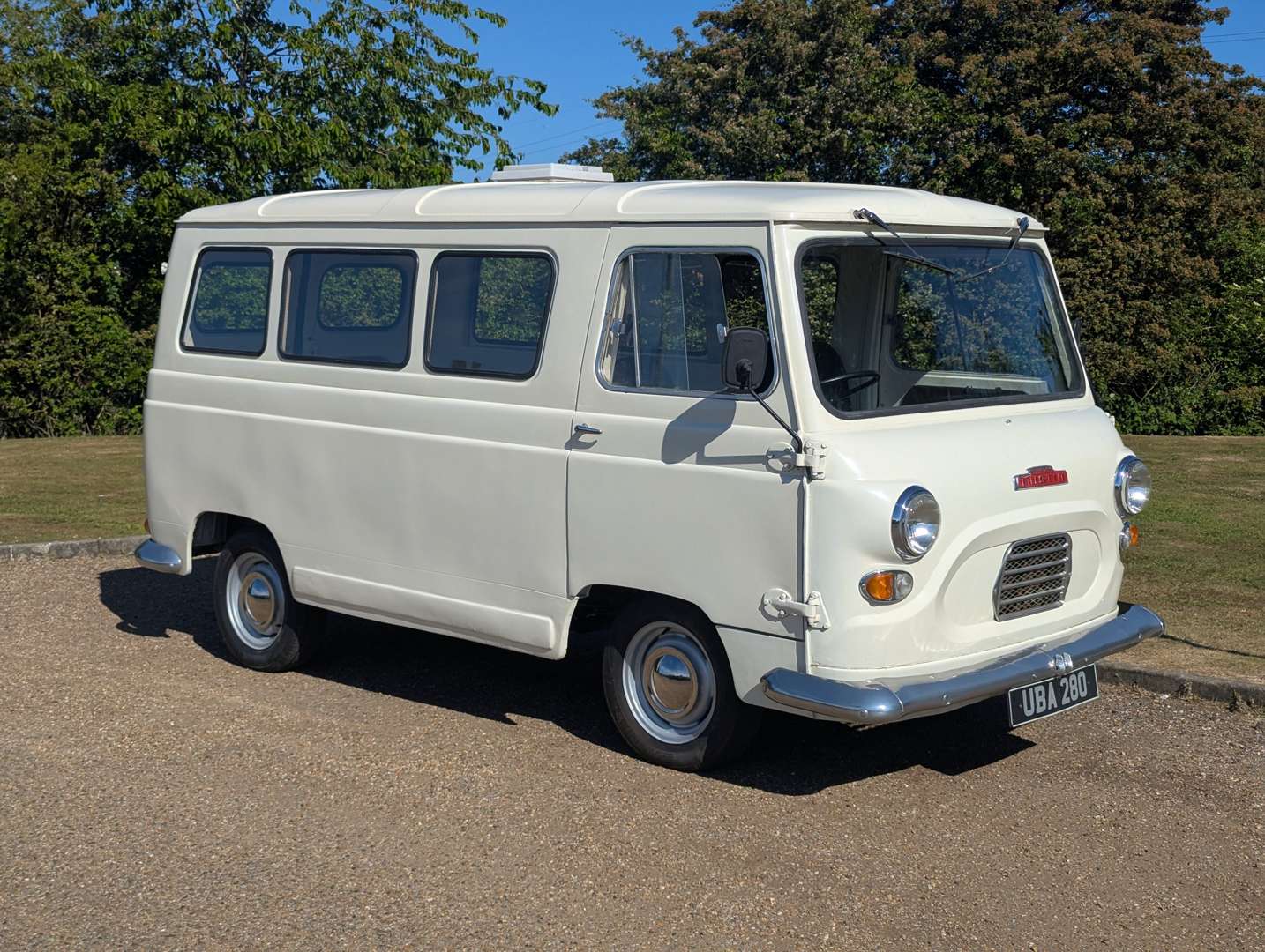 <p>1961 AUSTIN J4 VAN</p>