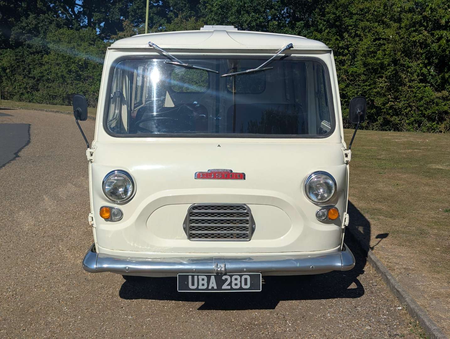 <p>1961 AUSTIN J4 VAN</p>