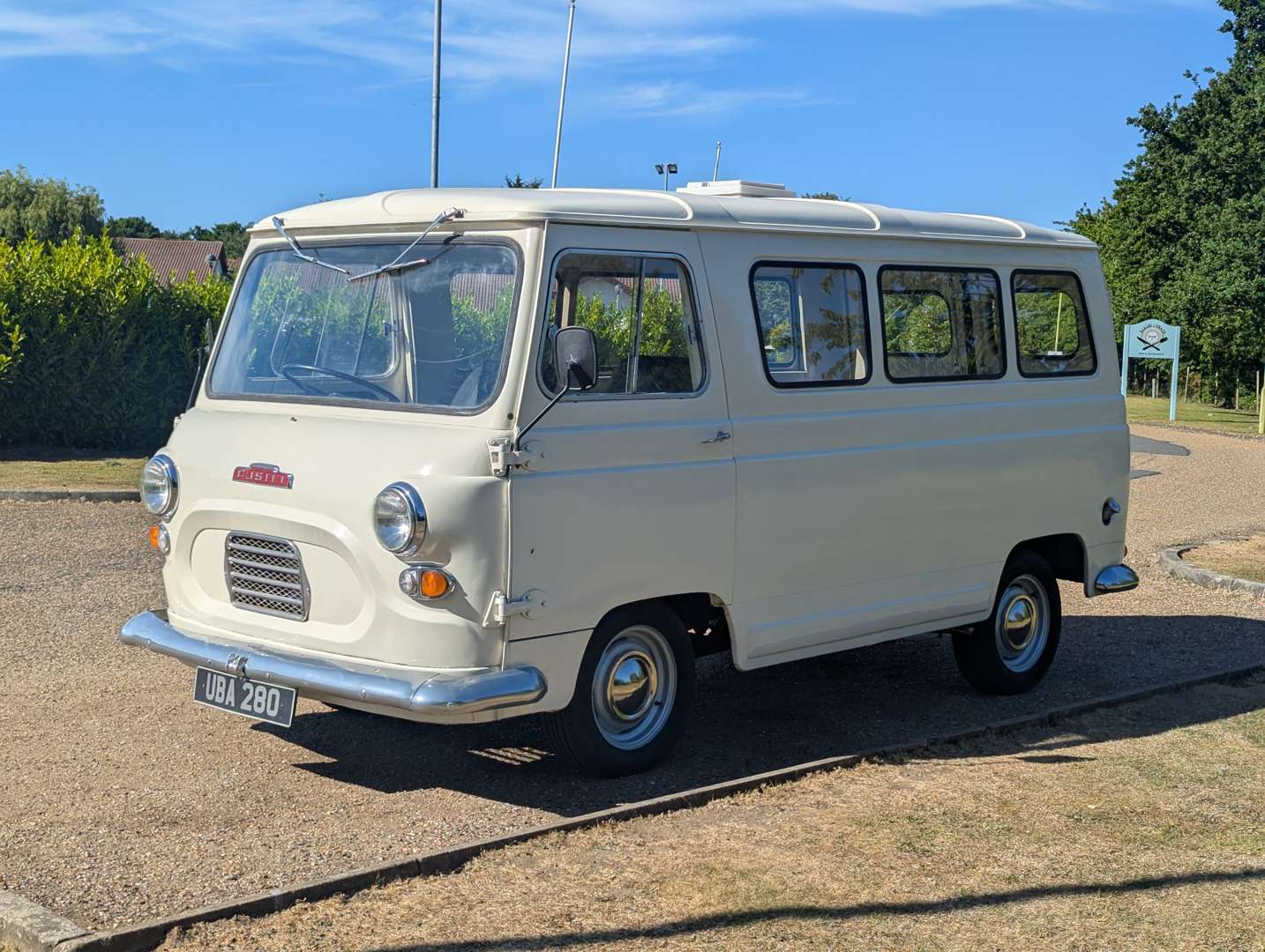<p>1961 AUSTIN J4 VAN</p>