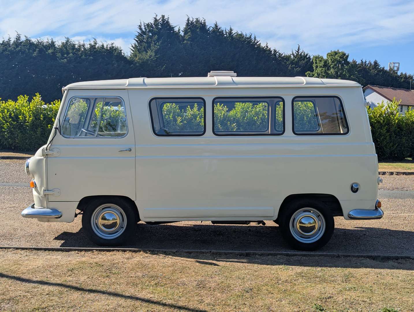 <p>1961 AUSTIN J4 VAN</p>