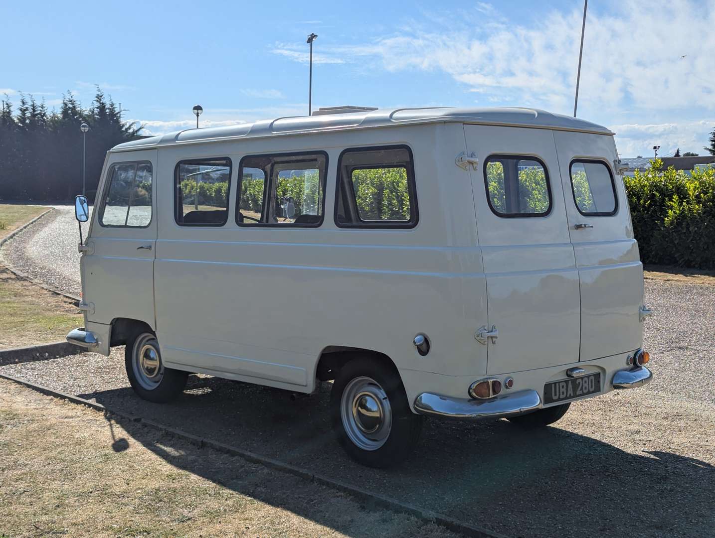 <p>1961 AUSTIN J4 VAN</p>