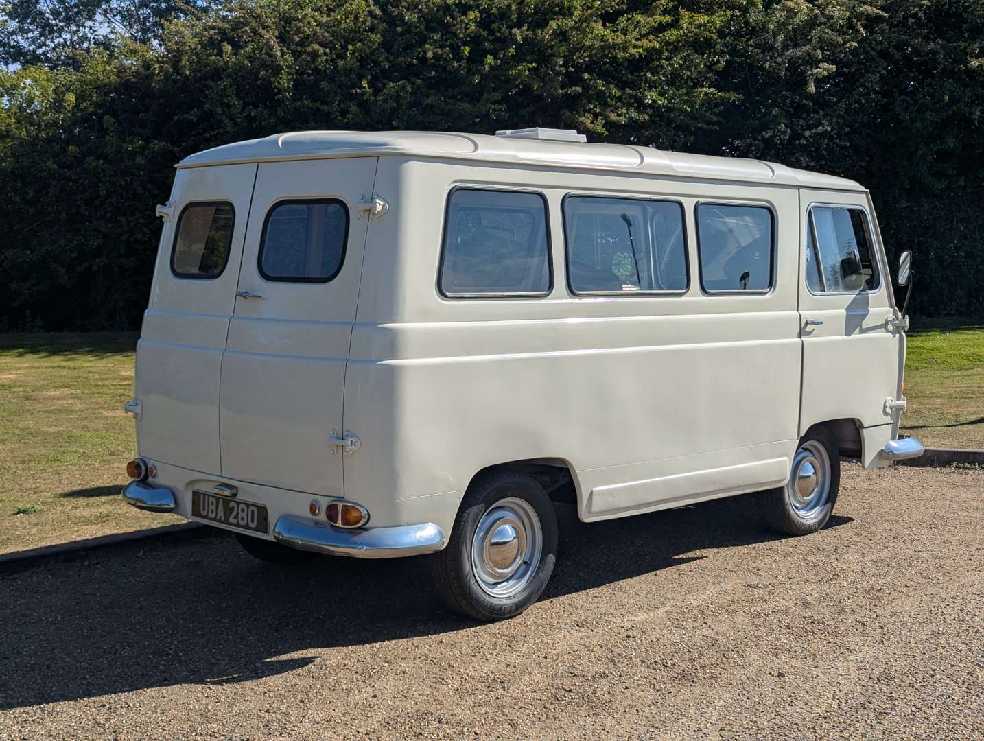 <p>1961 AUSTIN J4 VAN</p>
