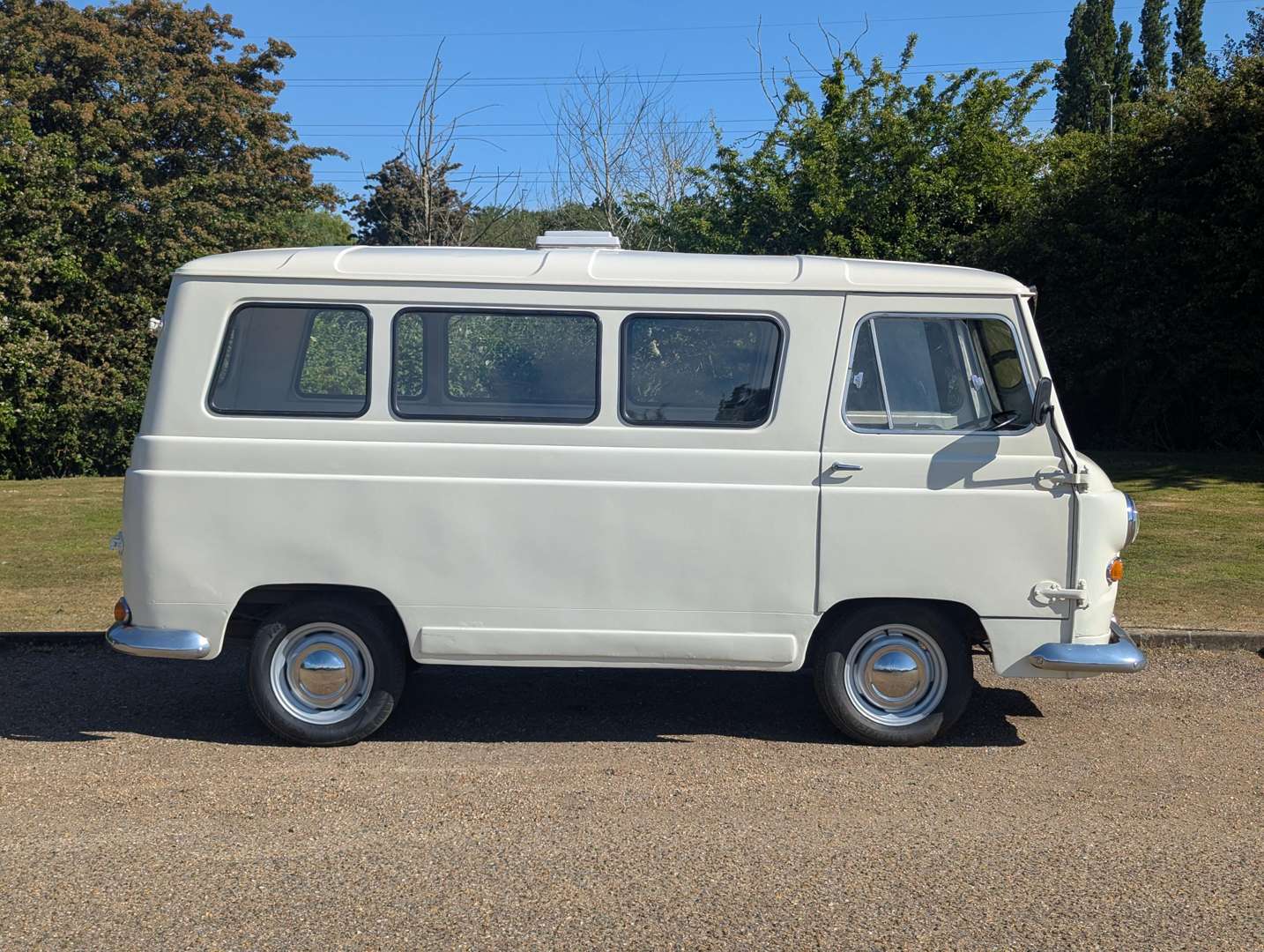 <p>1961 AUSTIN J4 VAN</p>