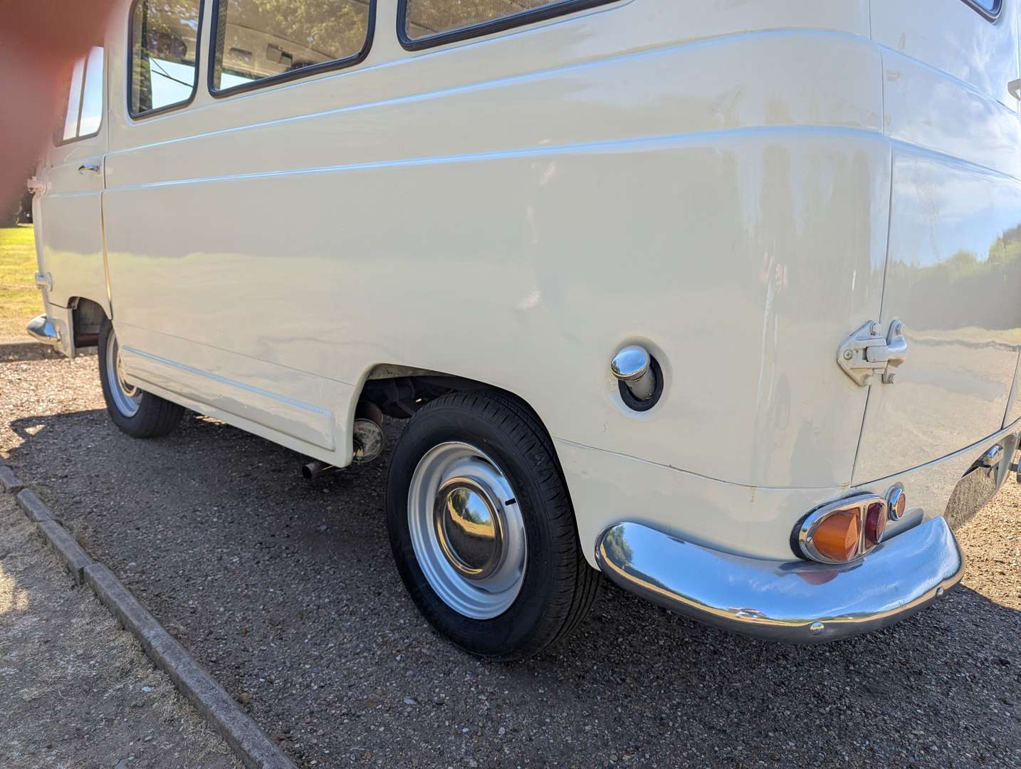 <p>1961 AUSTIN J4 VAN</p>
