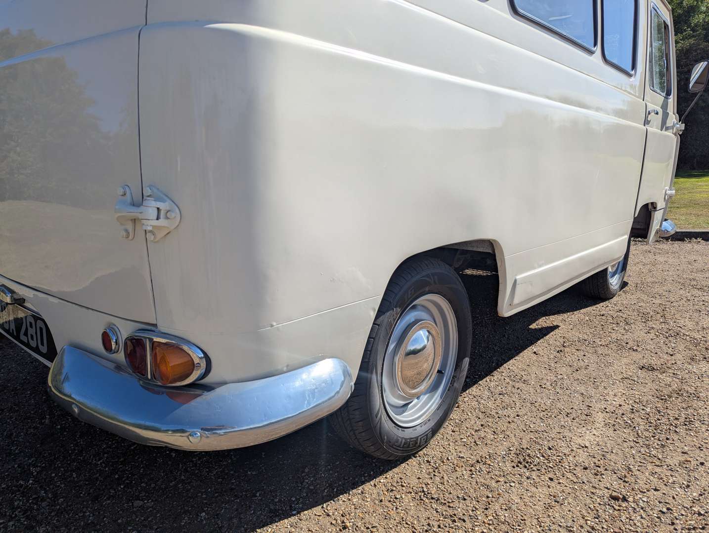 <p>1961 AUSTIN J4 VAN</p>