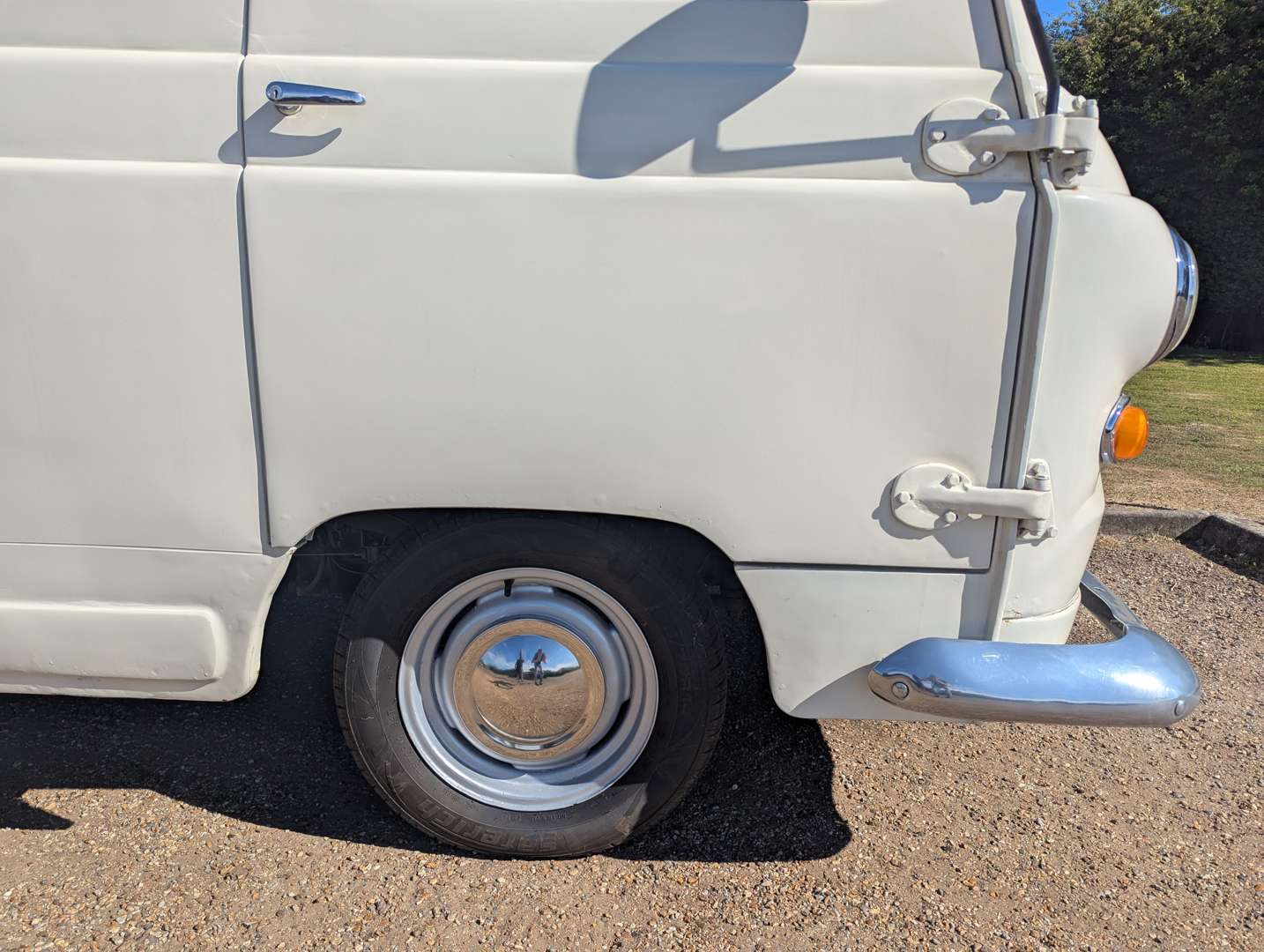 <p>1961 AUSTIN J4 VAN</p>