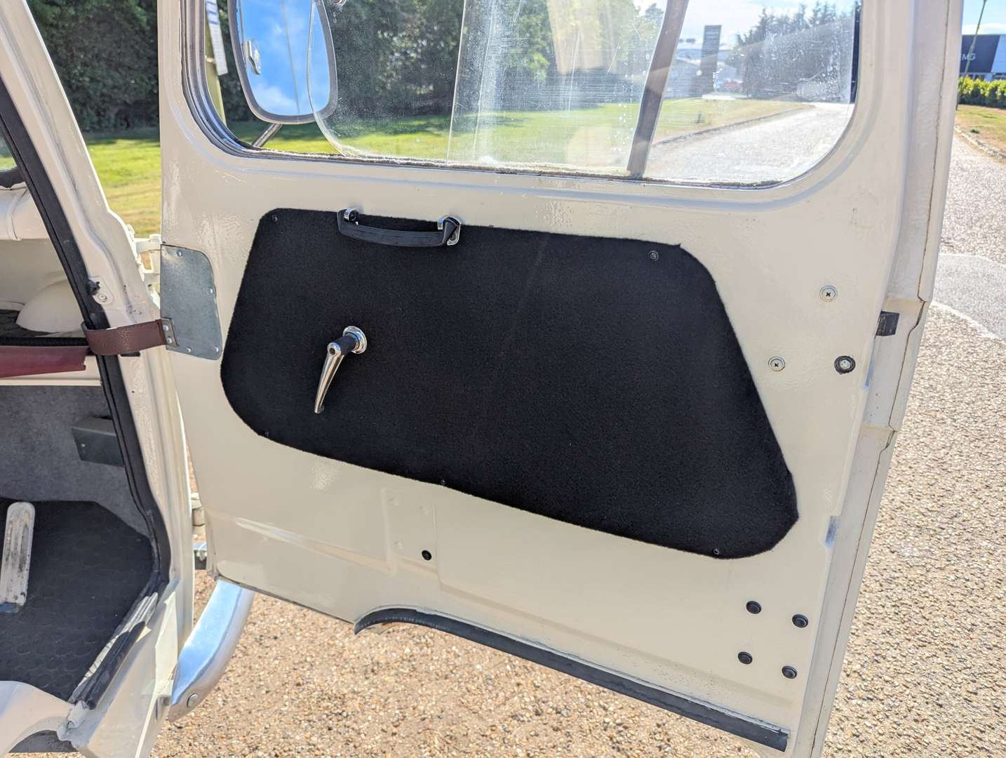 <p>1961 AUSTIN J4 VAN</p>