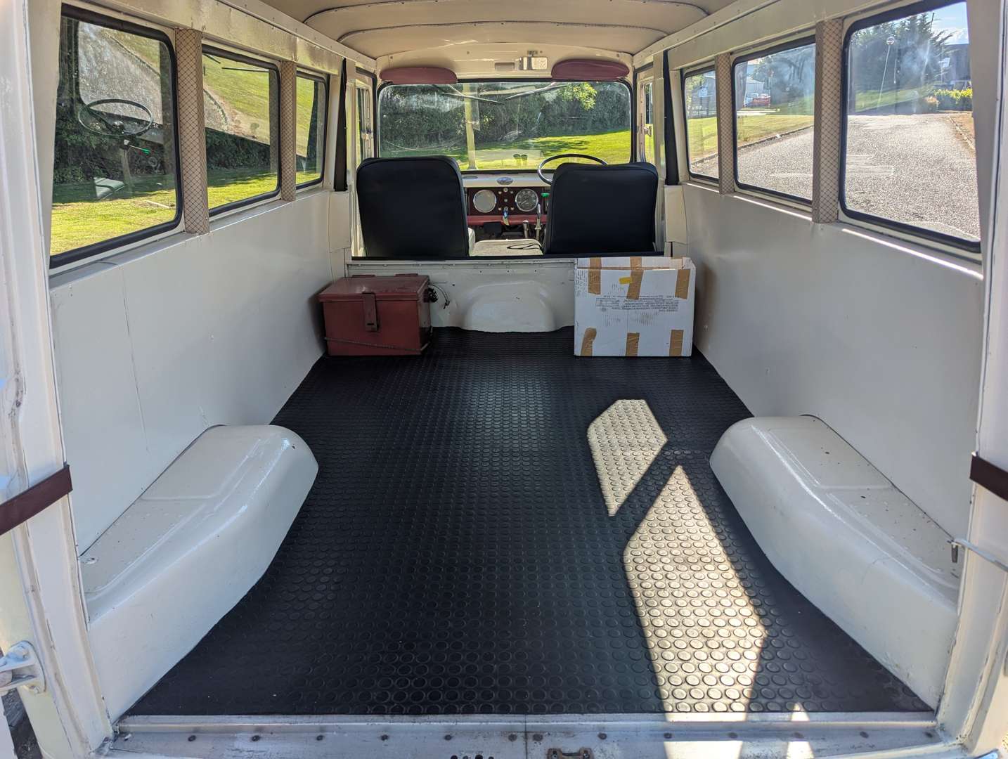 <p>1961 AUSTIN J4 VAN</p>