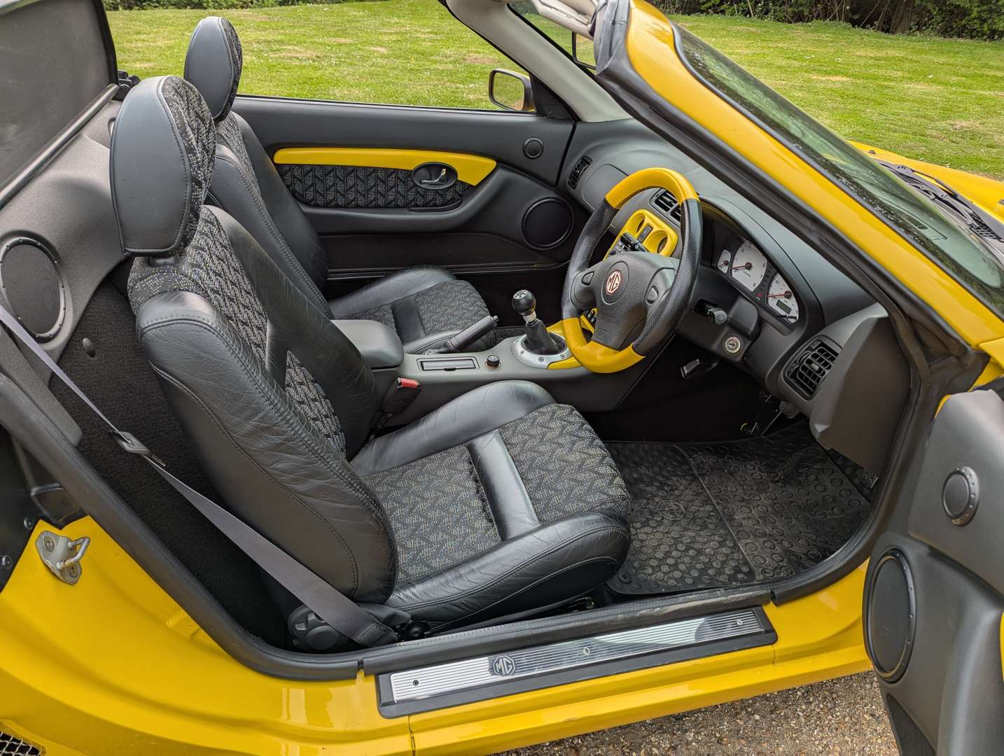 <p>2001 MG F TROPHY 160</p>