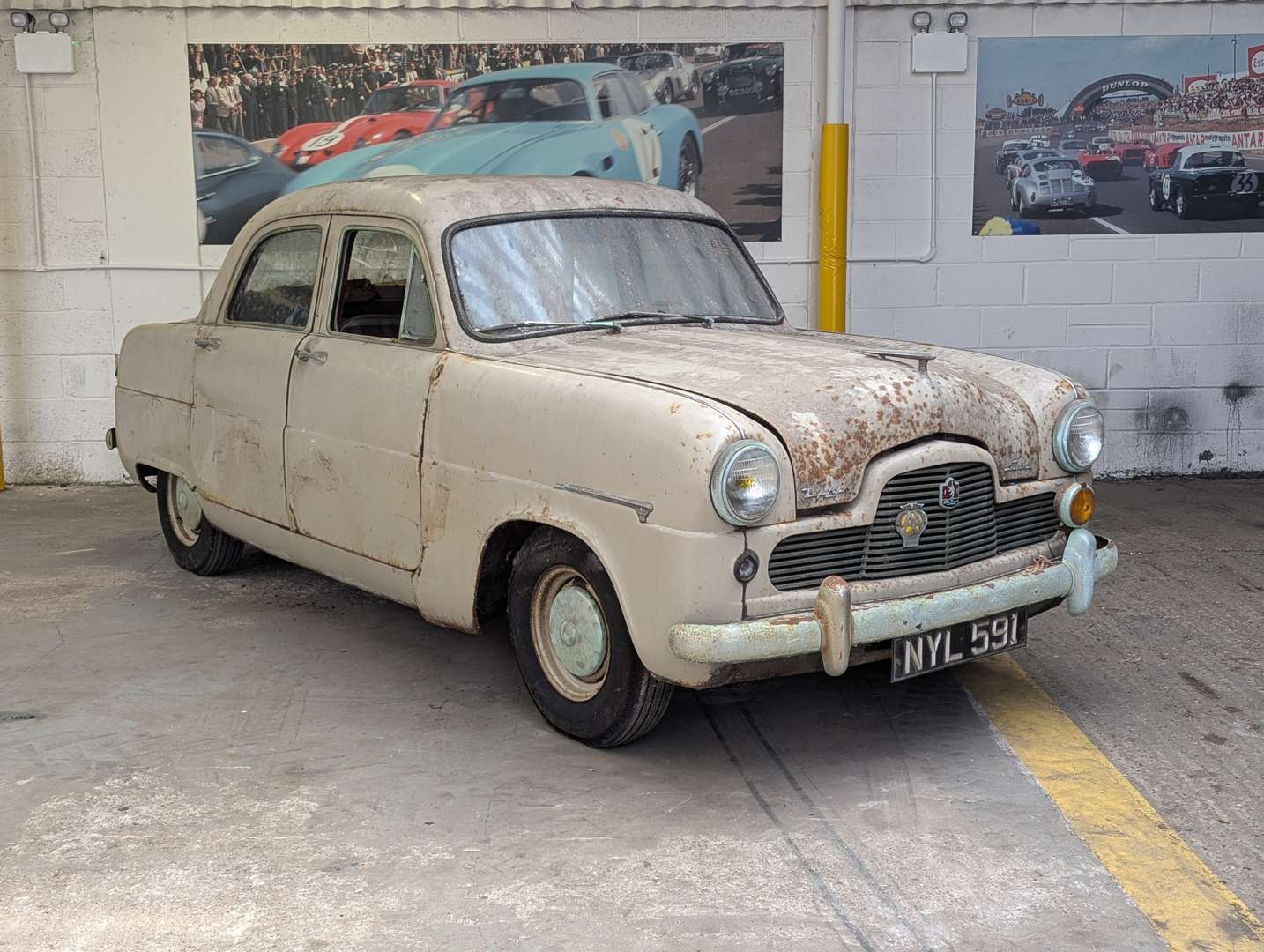 <p>1953 FORD ZEPHYR MK1</p>