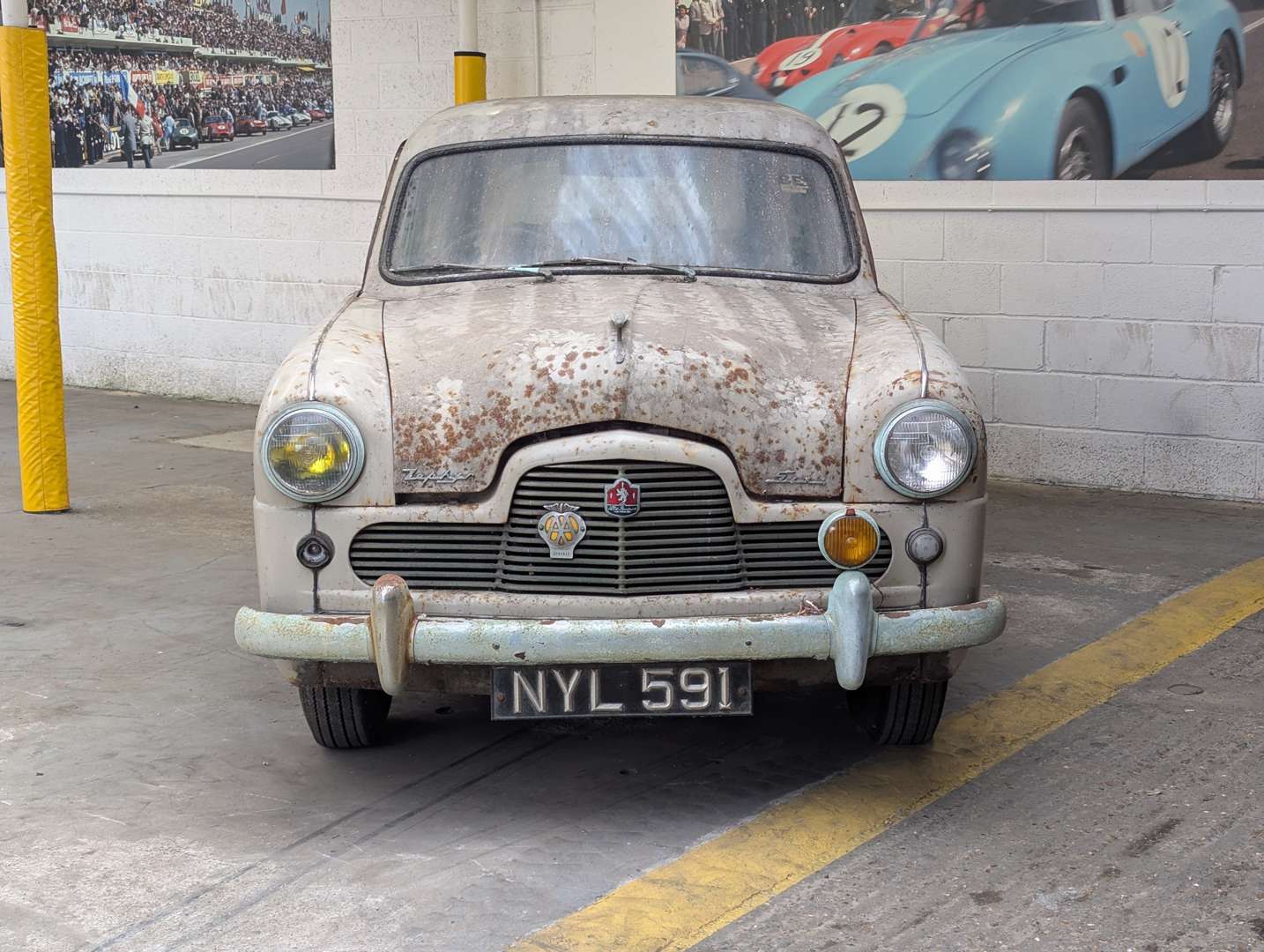 <p>1953 FORD ZEPHYR MK1</p>