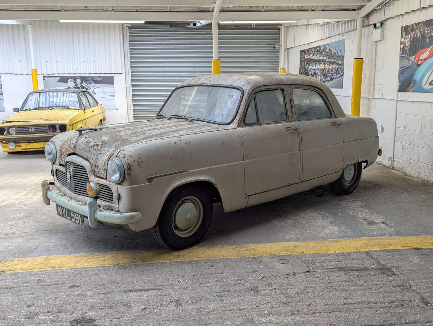 <p>1953 FORD ZEPHYR MK1</p>