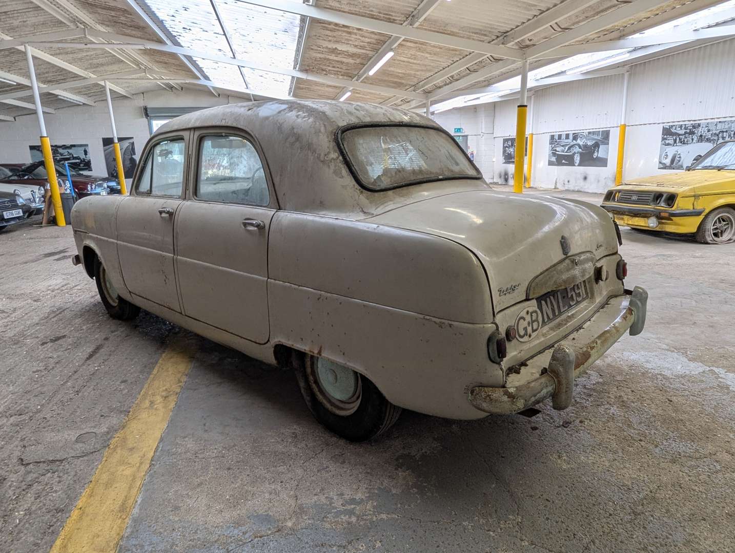 <p>1953 FORD ZEPHYR MK1</p>