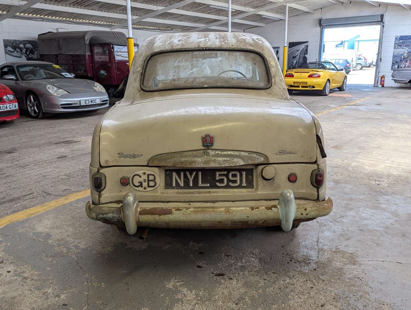 <p>1953 FORD ZEPHYR MK1</p>