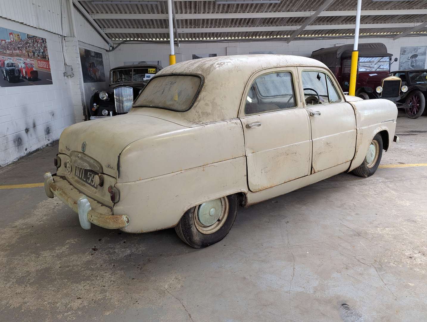 <p>1953 FORD ZEPHYR MK1</p>