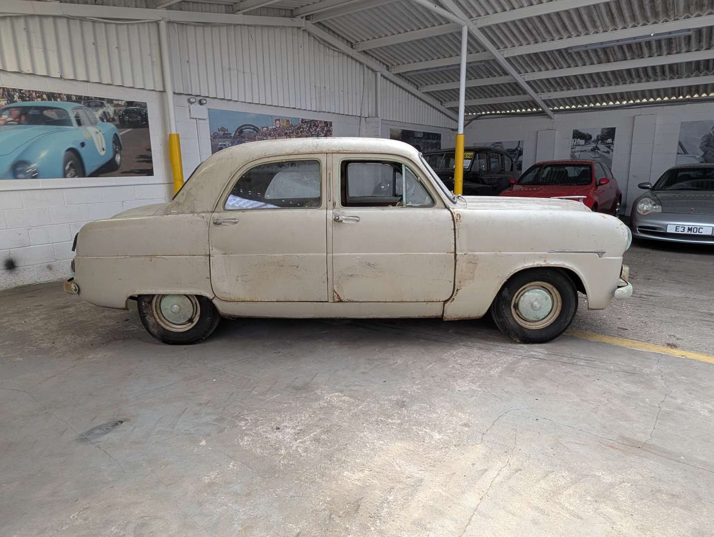 <p>1953 FORD ZEPHYR MK1</p>