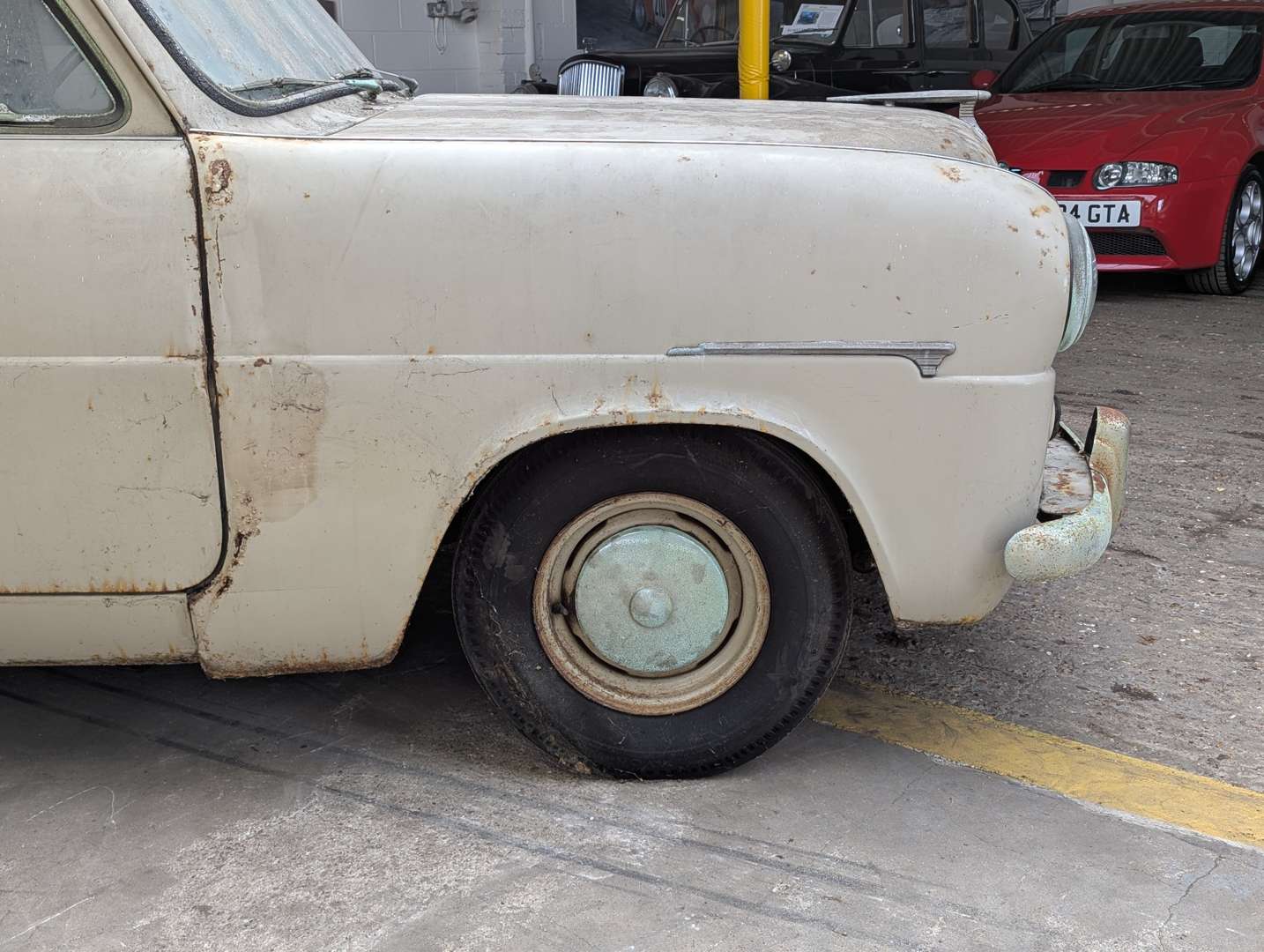 <p>1953 FORD ZEPHYR MK1</p>