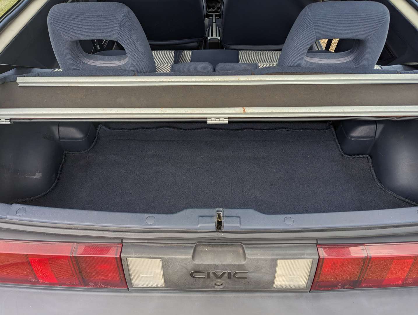 <p>1987 HONDA CIVIC MT</p>