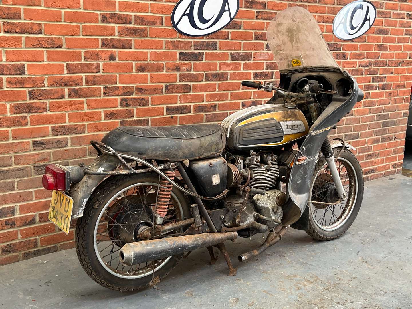 <p>1975 TRIUMPH BONNEVILLE 750CC</p>