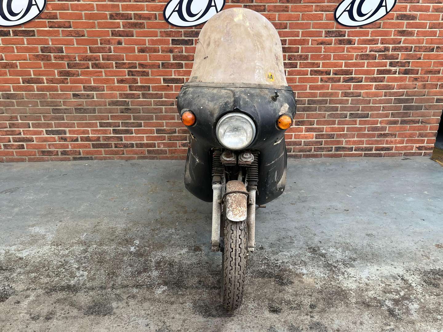 <p>1975 TRIUMPH BONNEVILLE 750CC</p>