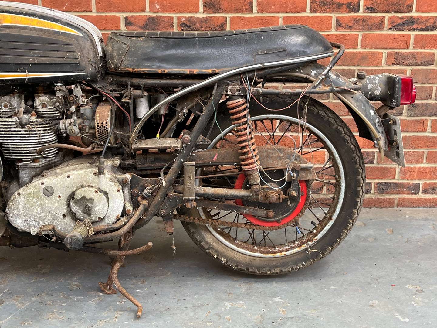 <p>1975 TRIUMPH BONNEVILLE 750CC</p>