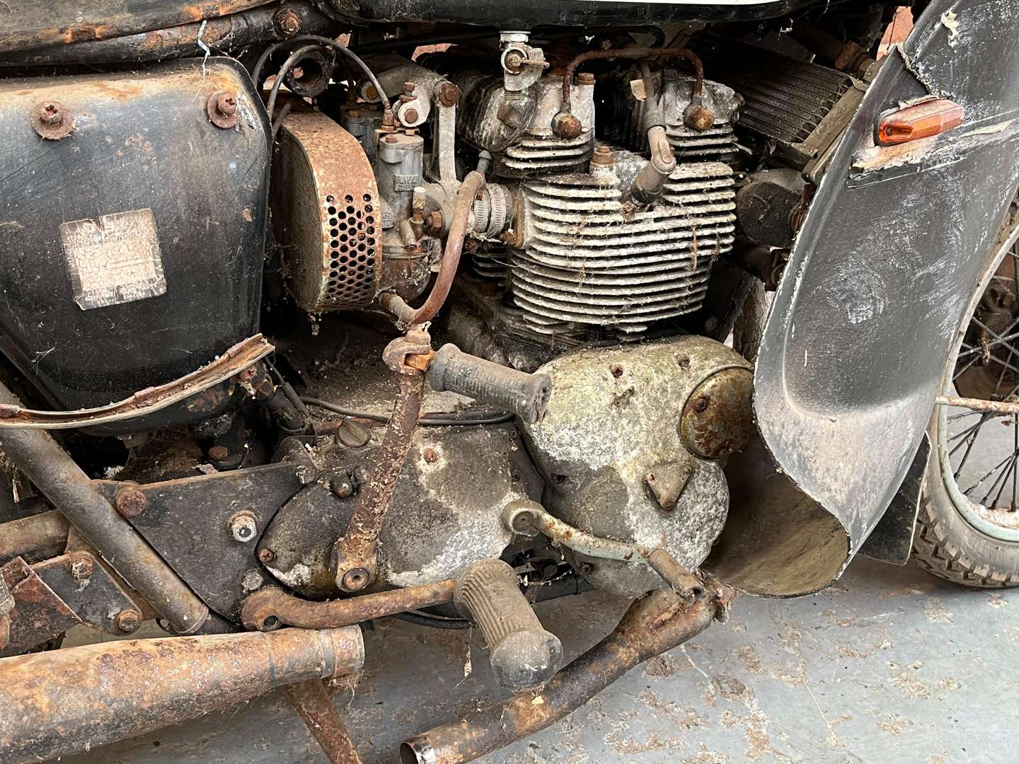 <p>1975 TRIUMPH BONNEVILLE 750CC</p>