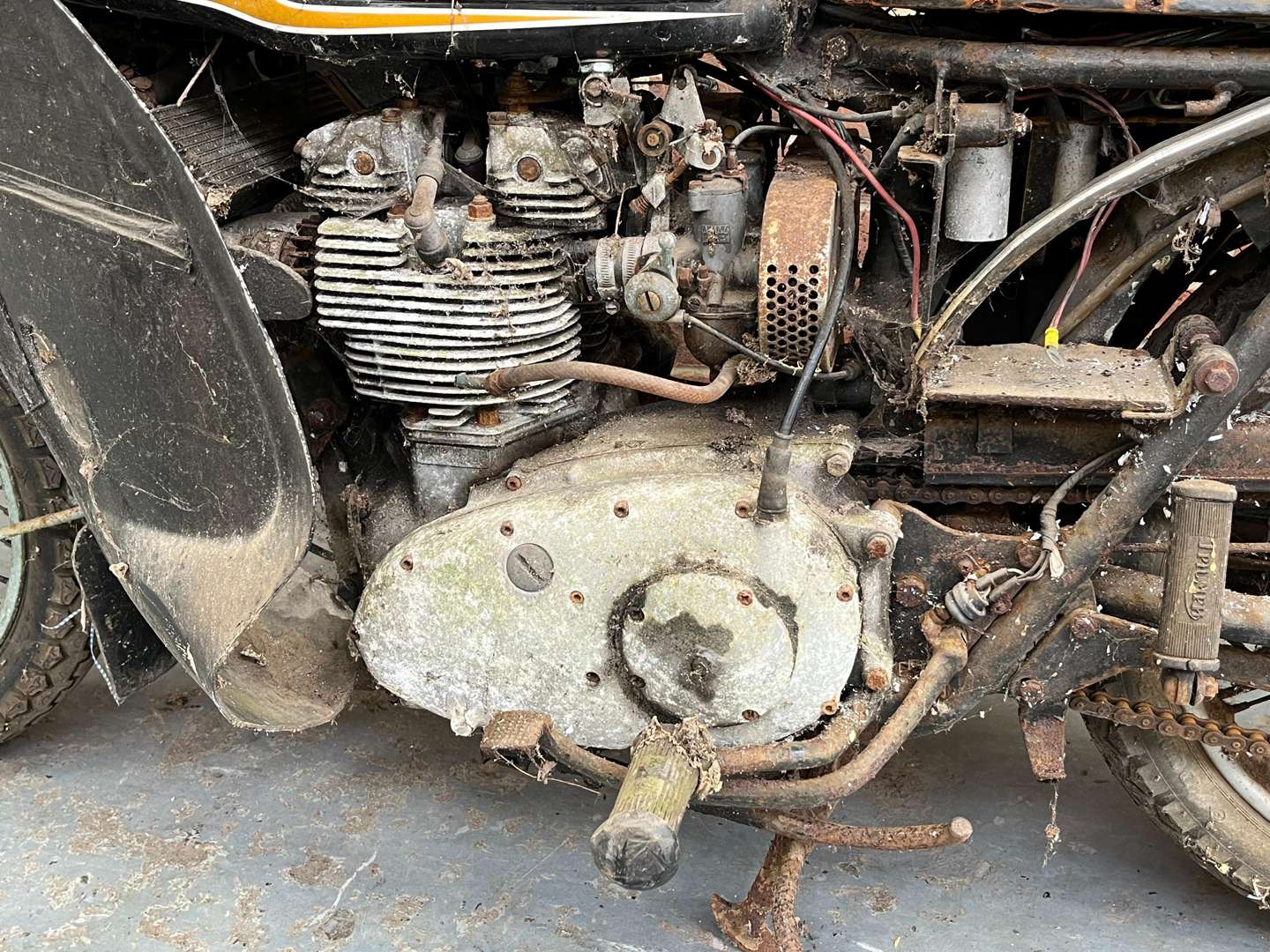 <p>1975 TRIUMPH BONNEVILLE 750CC</p>