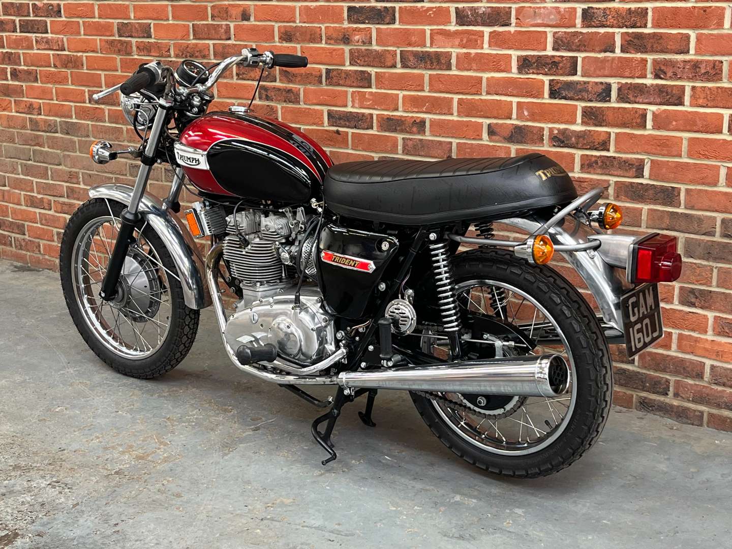 <p>1971 TRIUMPH TRIDENT T150V</p>