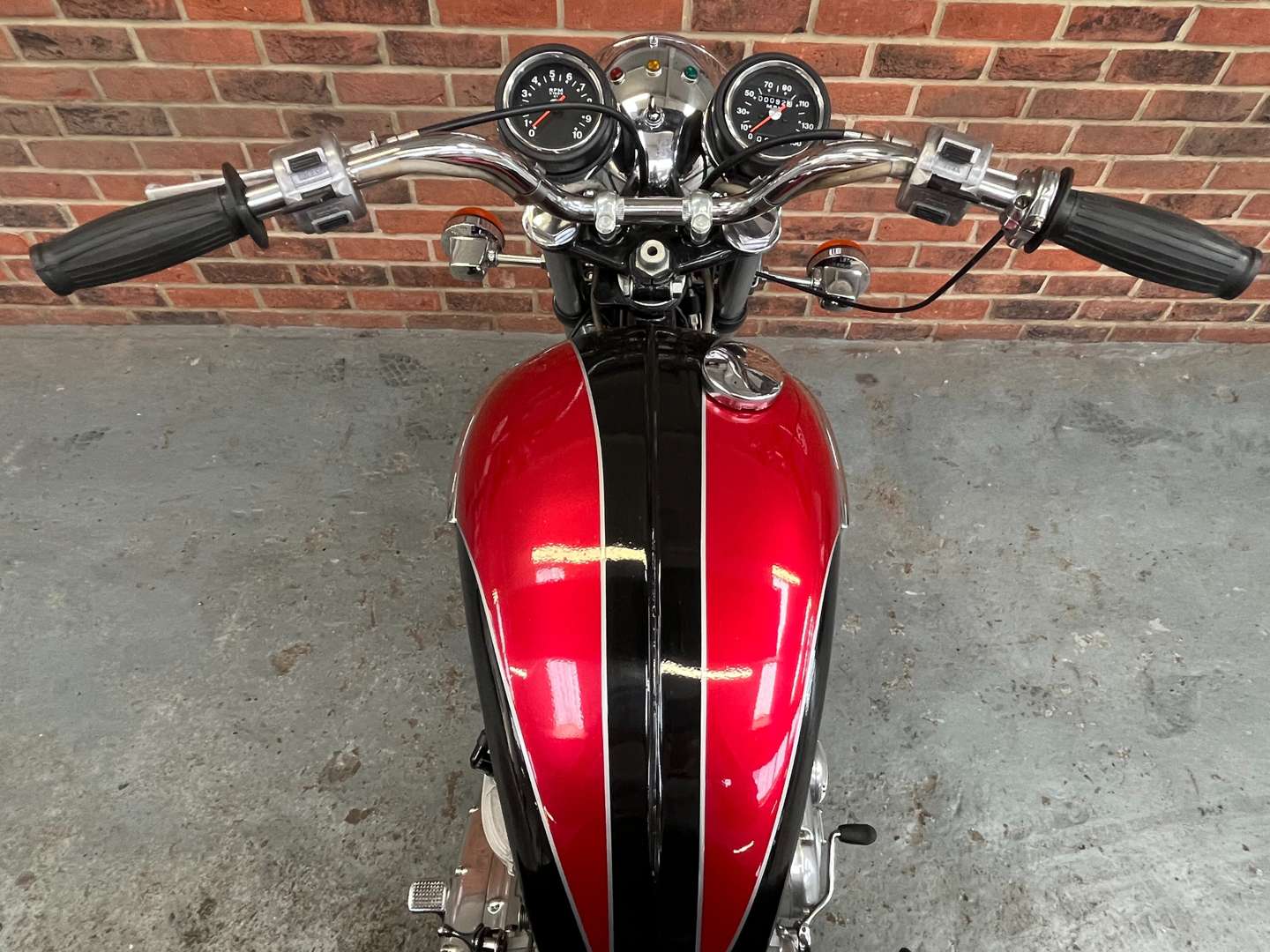 <p>1971 TRIUMPH TRIDENT T150V</p>