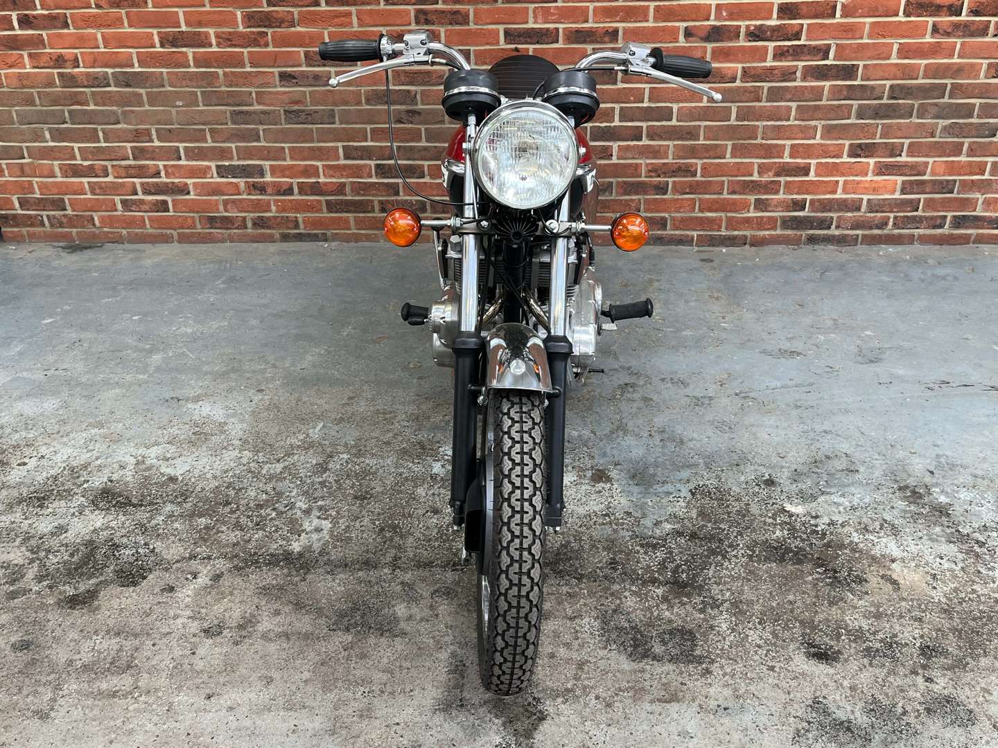 <p>1971 TRIUMPH TRIDENT T150V</p>