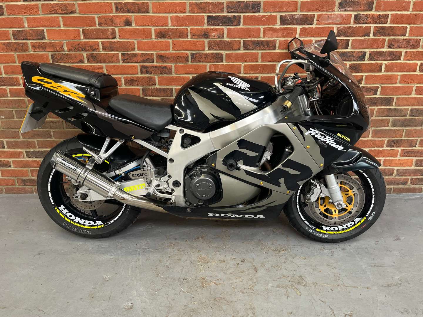 <p>1998 HONDA CBR 918 FIREBLADE</p>