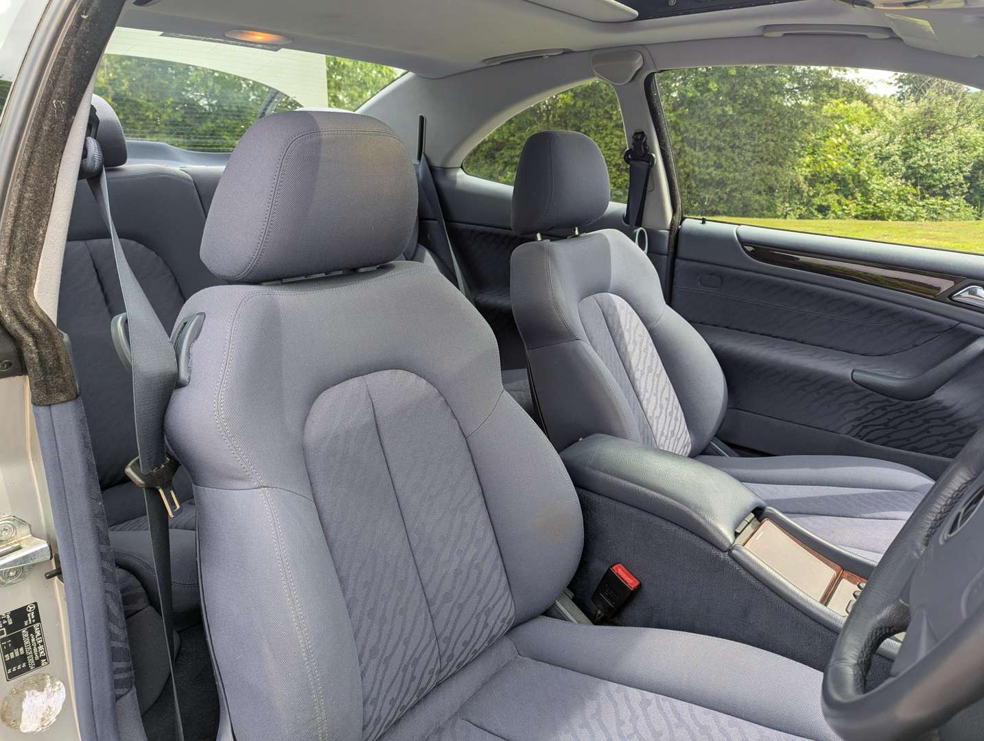 <p>1998 MERCEDES CLK 200 ELEGANCE AUTO</p>