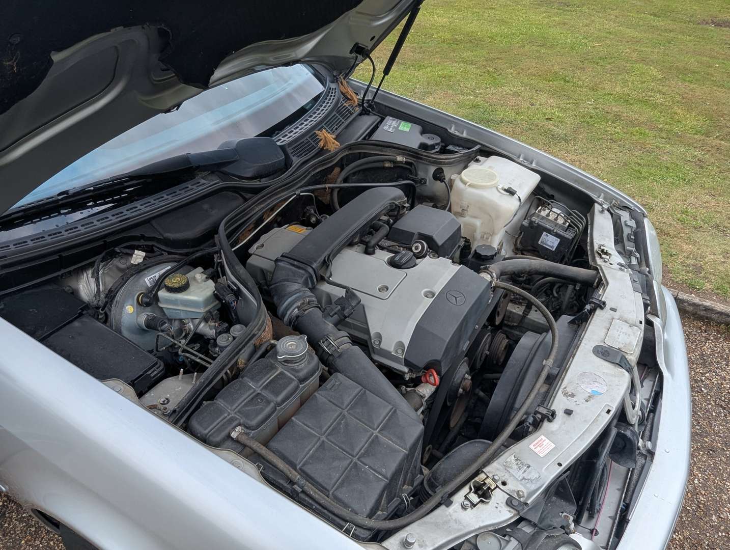 <p>1998 MERCEDES CLK 200 ELEGANCE AUTO</p>