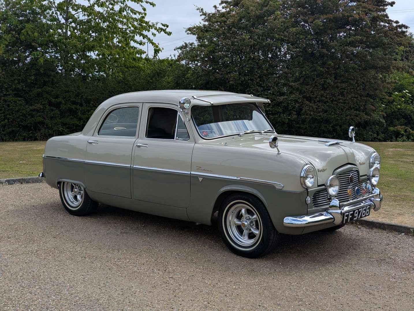 <p>1954 FORD ZEPHYR ZODIAC MKI</p>