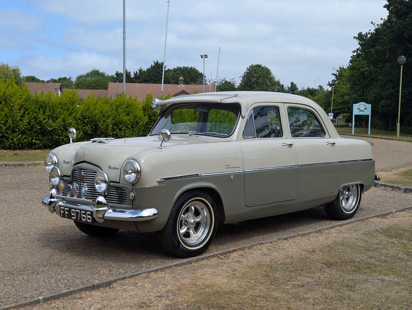<p>1954 FORD ZEPHYR ZODIAC MKI</p>